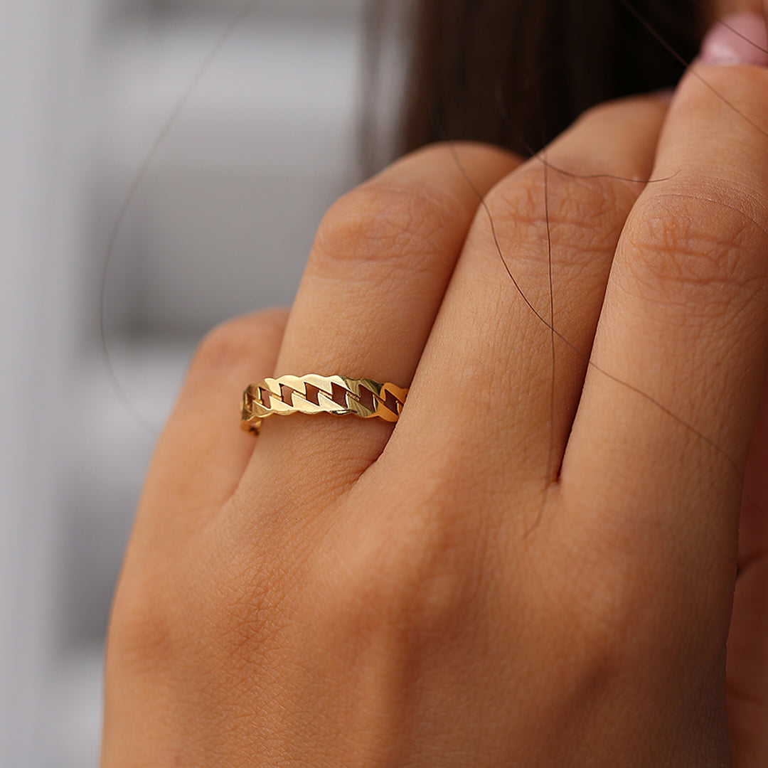 Scalloped ring
