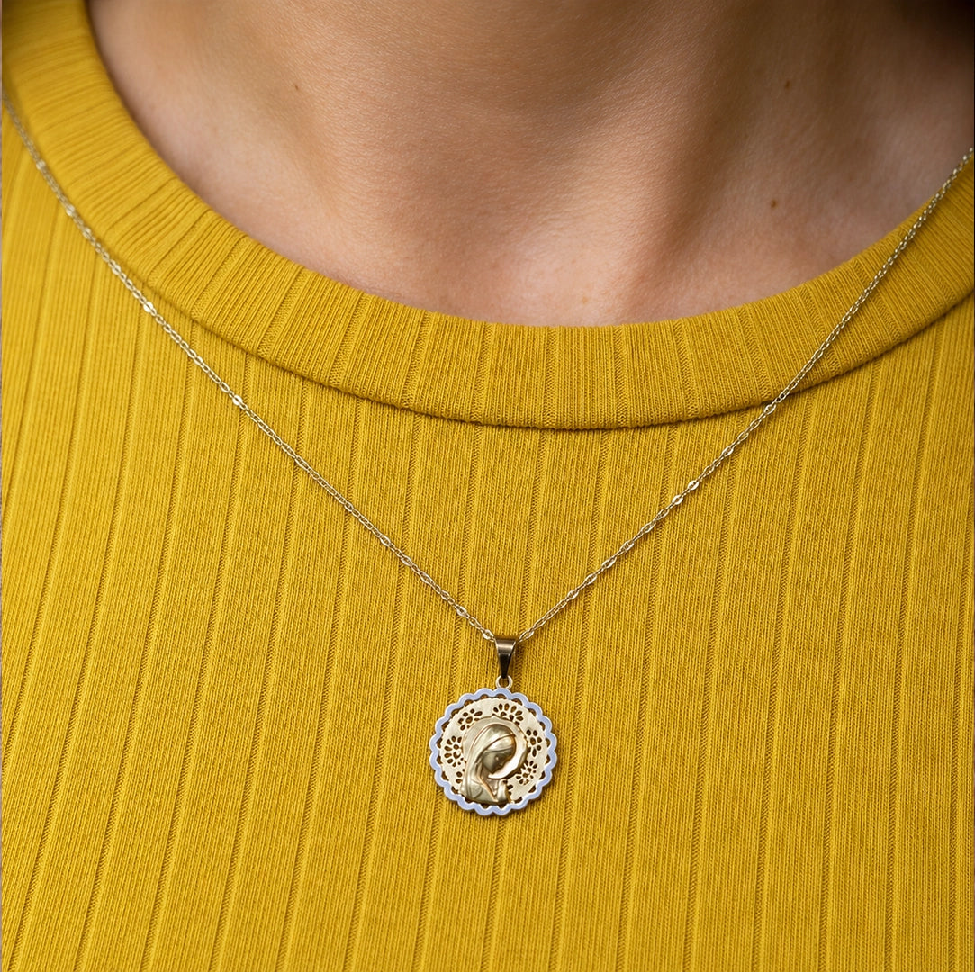 Medalla virgen niña
