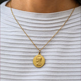 Medalla virgen niña