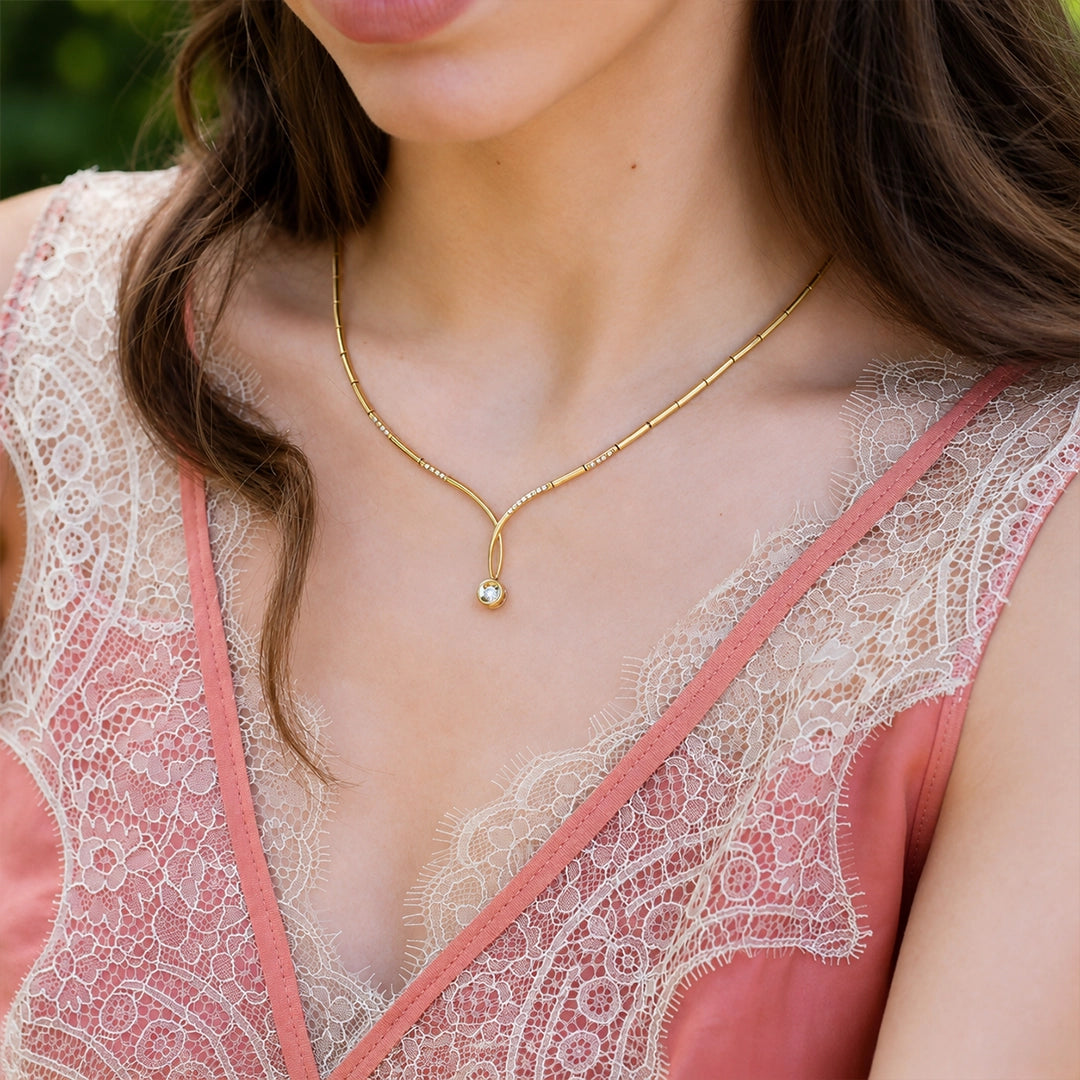 Collar cruzado