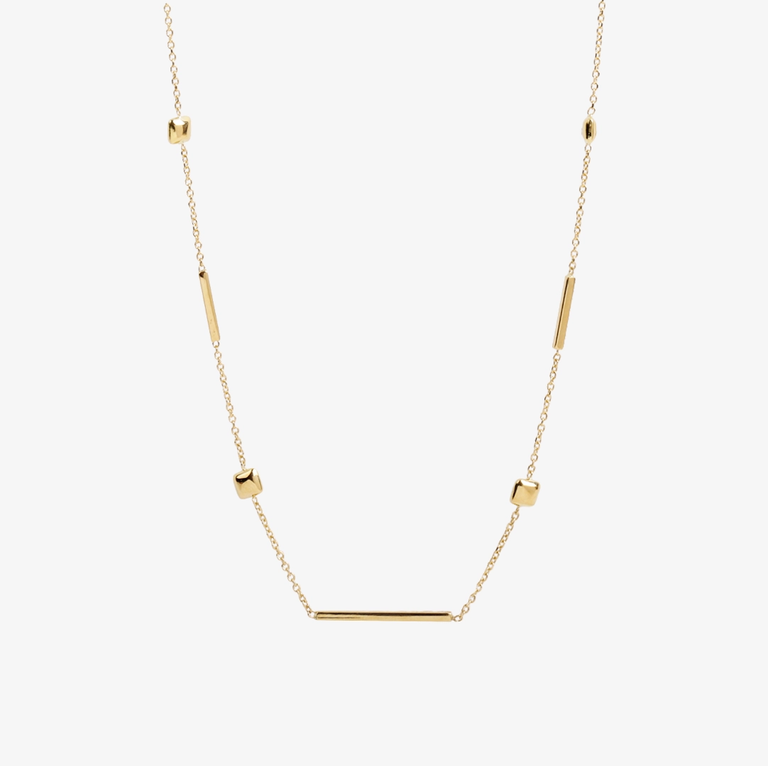 Bar necklace.