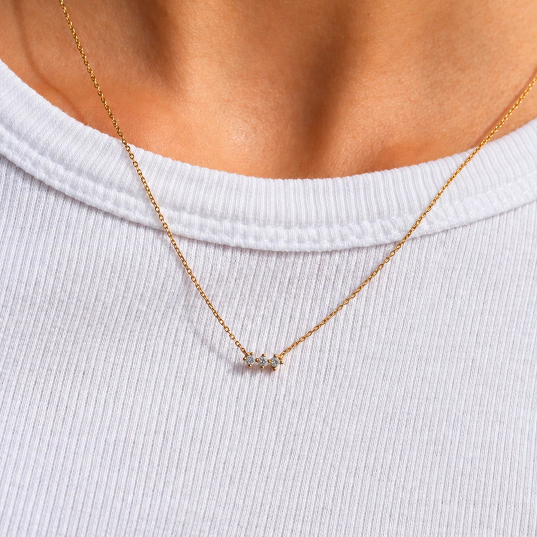 Collar triple stone