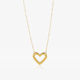 Collar corazón calado.