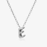 Collar letra silueta.