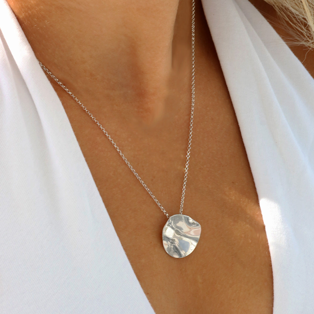 Hammered necklace
